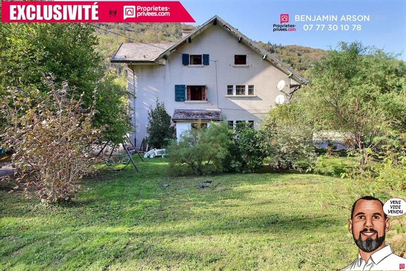 Maison - 275 m² - 12 pièces