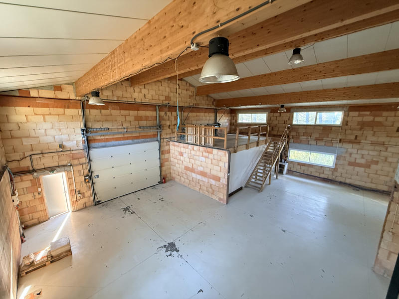Local d'activités - 240 m²