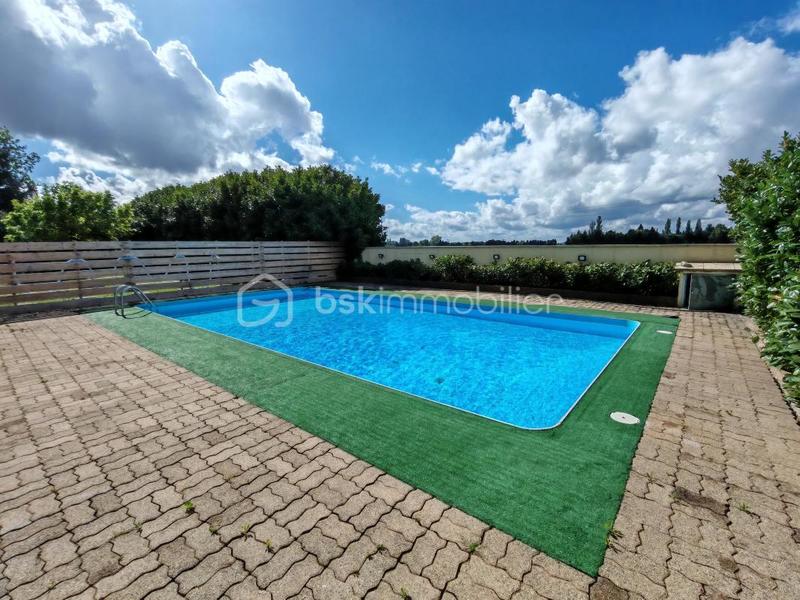 Maison traditionnelle - 330 m² - 11 pièces