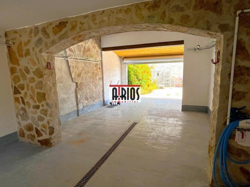 Local d'activité / Entrepôt - 169 m²