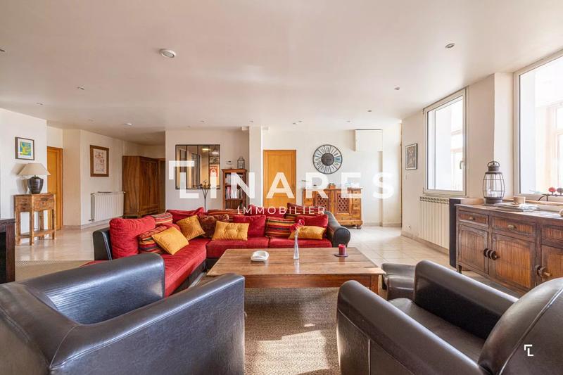 Villa - 217 m² - 5 pièces