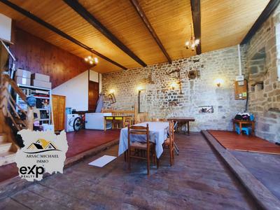 Maison traditionnelle - 215 m² - 8 pièces