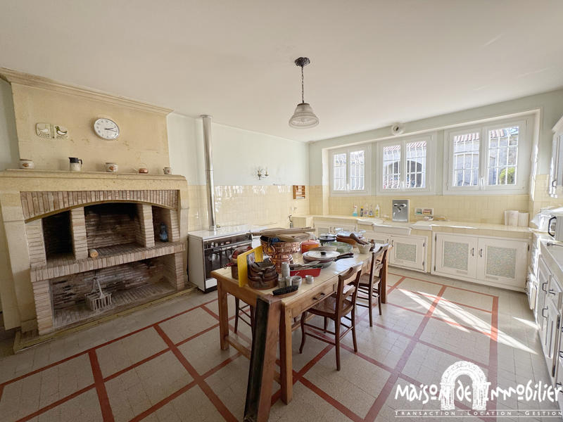 Maison - 527 m² - 12 pièces