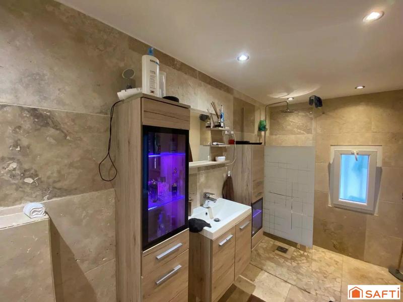 Maison - 205 m² - 8 pièces