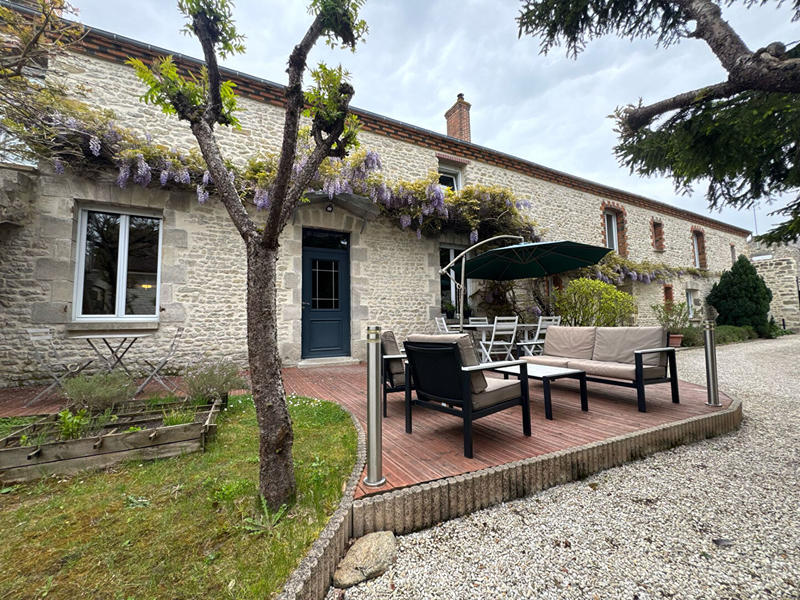 Maison - 240 m² - 8 pièces