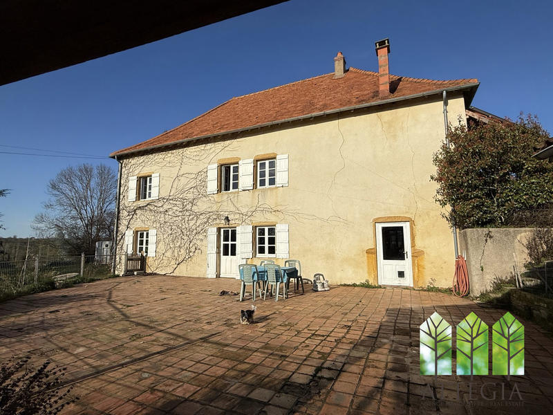 Maison - 220 m² - 7 pièces