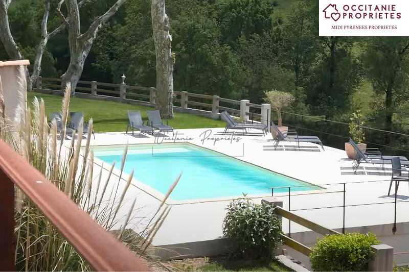 Propriété - 700 m² - 23 pièces