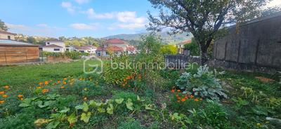 Maison - 235 m² - 5 pièces