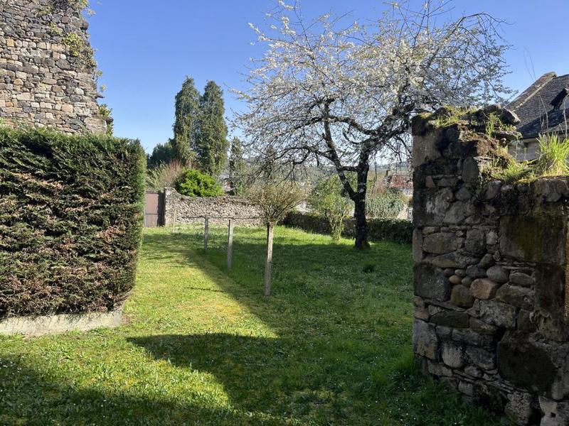 Immeuble - 1 m² - 7 pièces