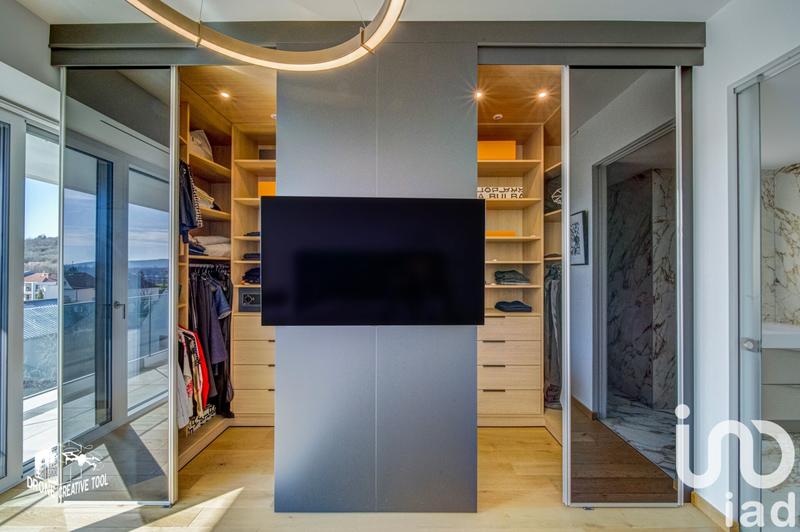 Appartement - 222 m² - 8 pièces