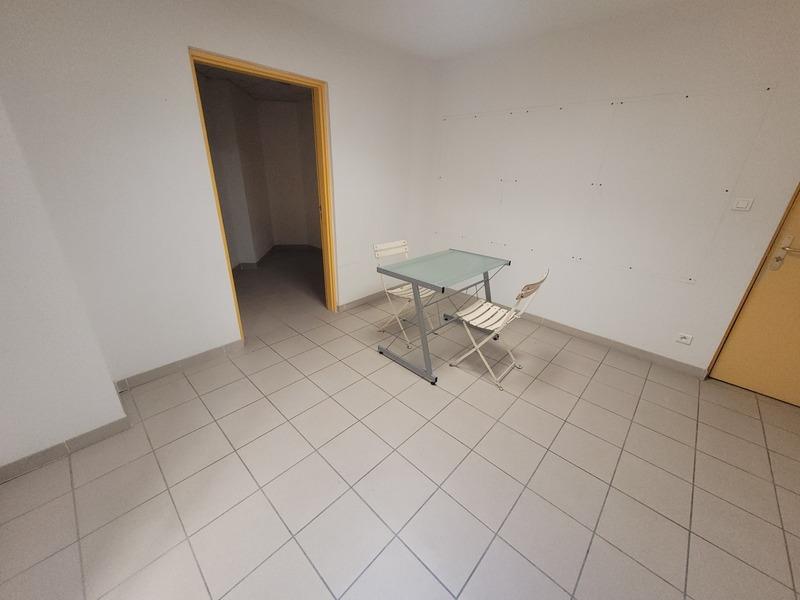 Local d'activité / Entrepôt - 27 m² - 5 pièces