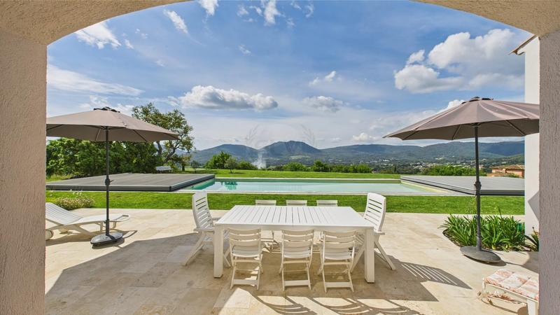 Maison - 250 m² - 8 pièces