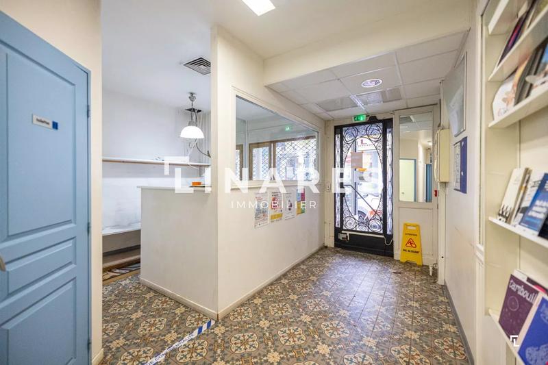 Local d'activités - 135 m² - 7 pièces