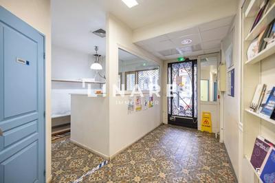 Local d'activités - 135 m² - 7 pièces