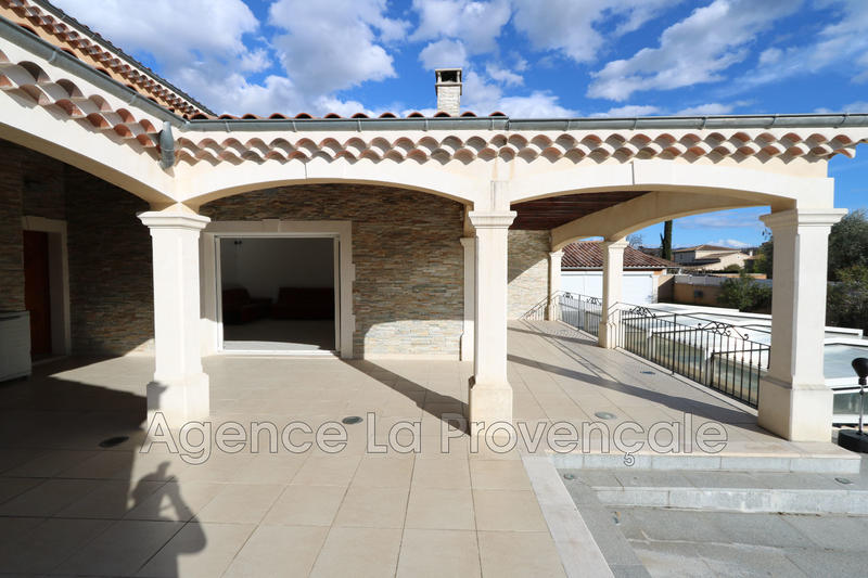 Maison - 236 m² - 7 pièces