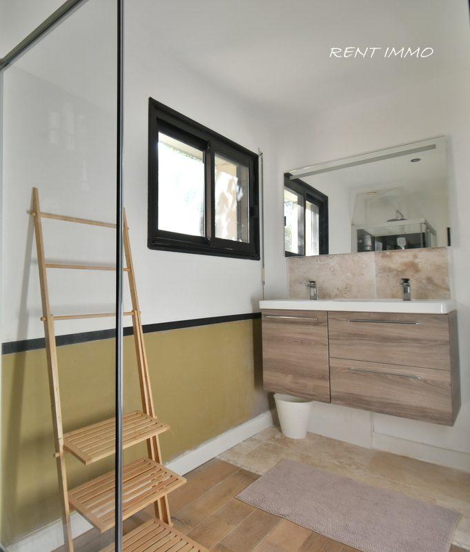 Maison traditionnelle - 210 m² - 9 pièces