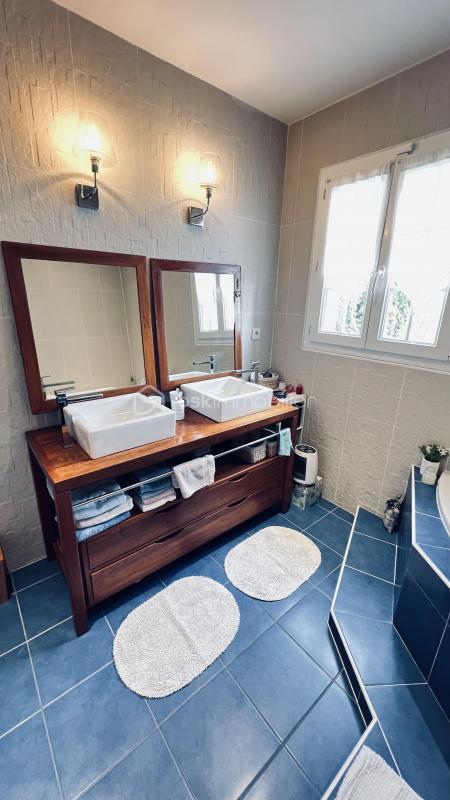 Maison - 225 m² - 7 pièces