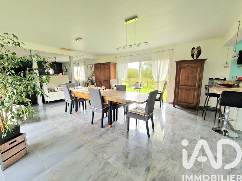 Maison - 205 m² - 6 pièces