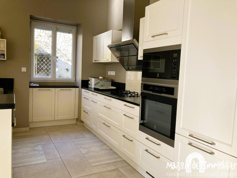 Maison - 285 m² - 7 pièces