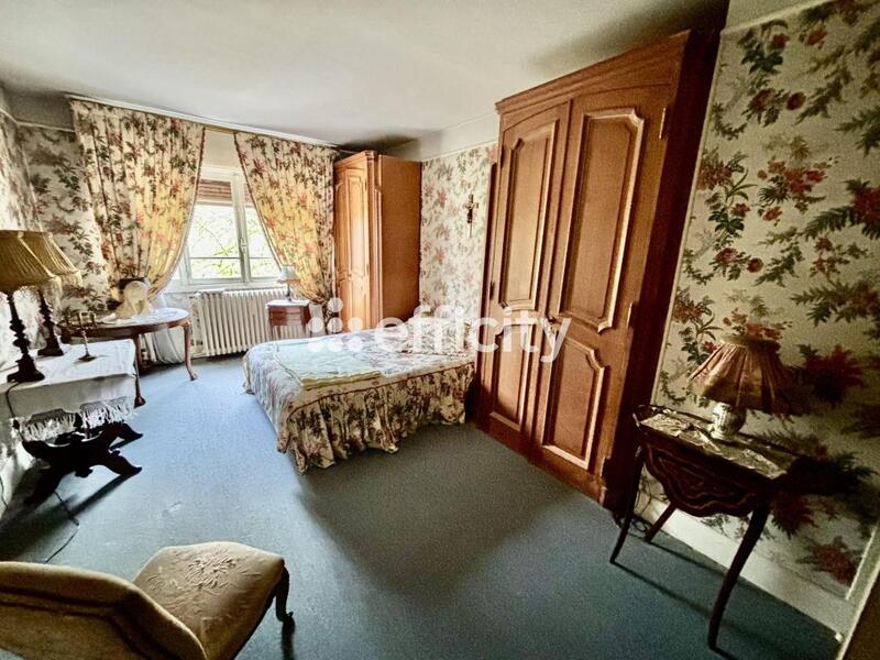 Demeure - 303 m² - 11 pièces