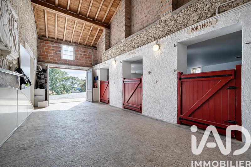 Maison - 660 m² - 16 pièces