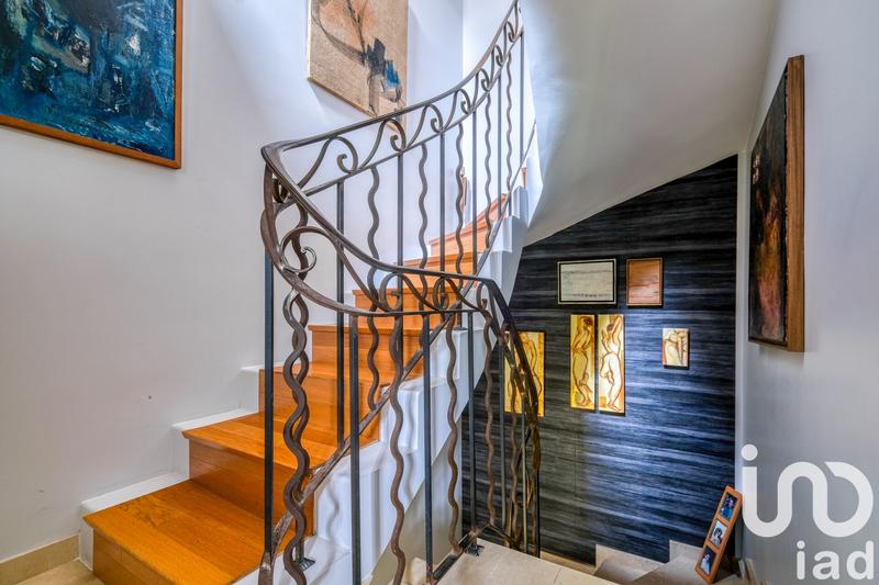 Maison - 250 m² - 5 pièces