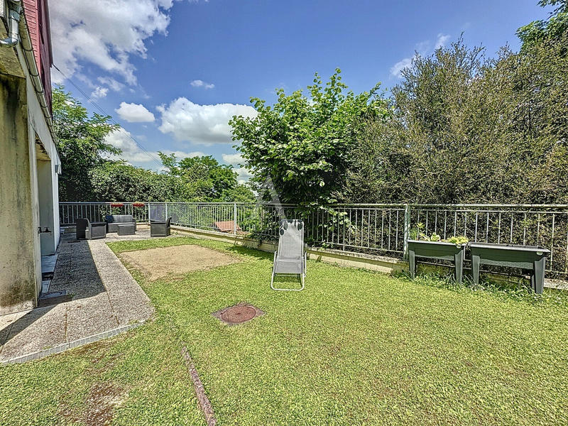 Maison - 225 m² - 8 pièces