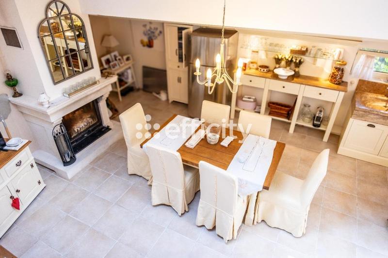 Maison - 277 m² - 12 pièces