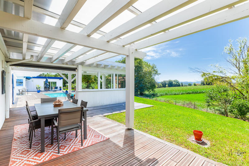 Maison - 294 m² - 9 pièces