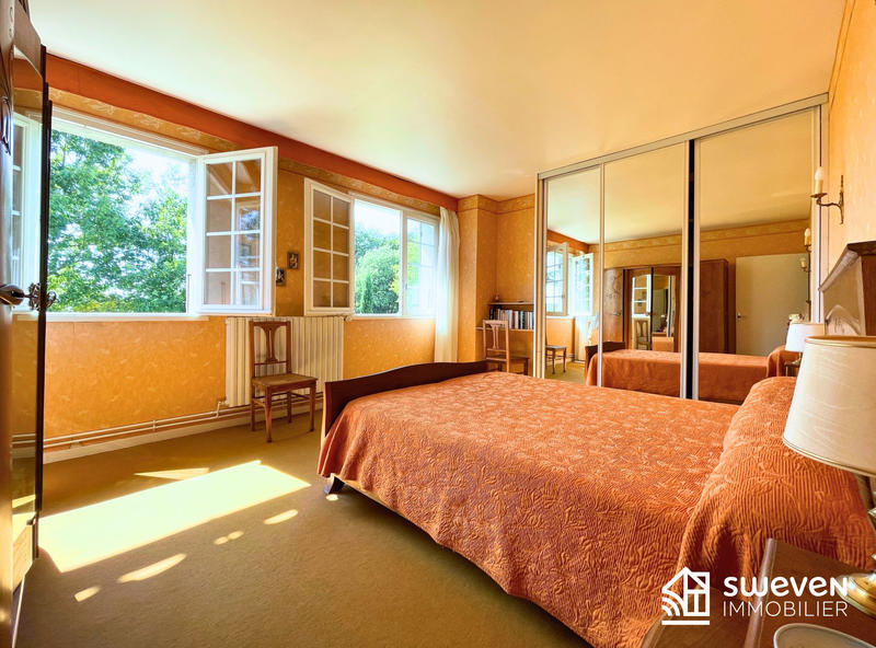 Maison - 340 m² - 8 pièces