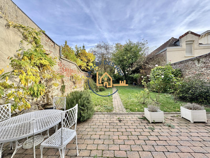 Maison - 312 m² - 9 pièces