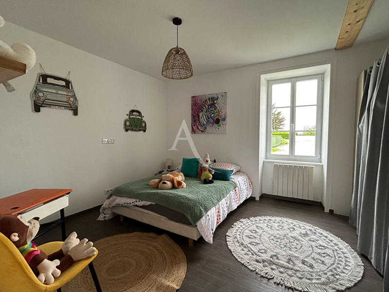 Maison - 242 m² - 5 pièces