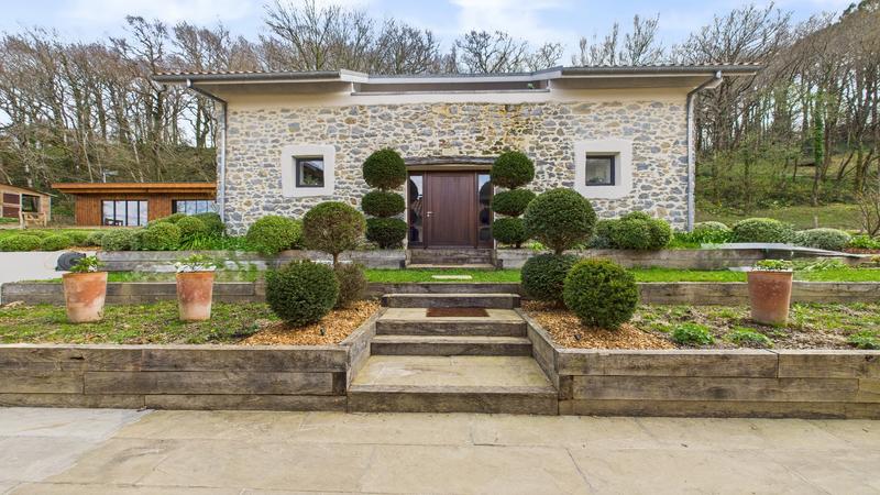 Maison - 350 m² - 9 pièces