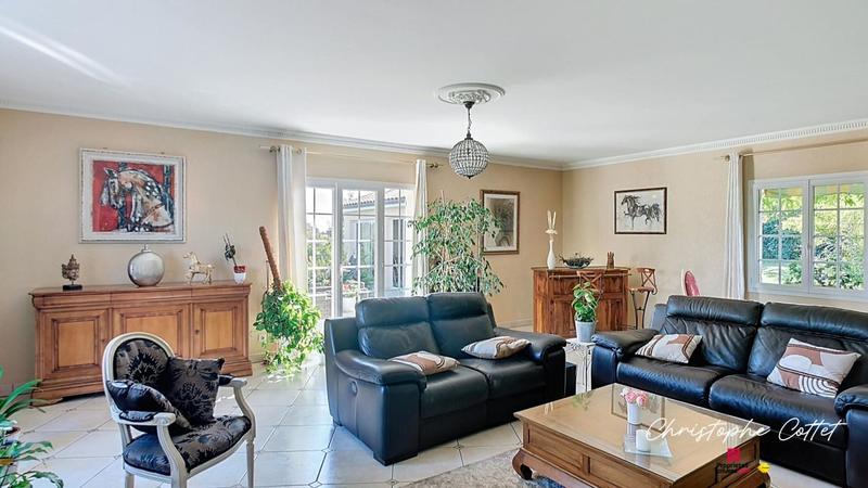 Maison - 295 m² - 8 pièces
