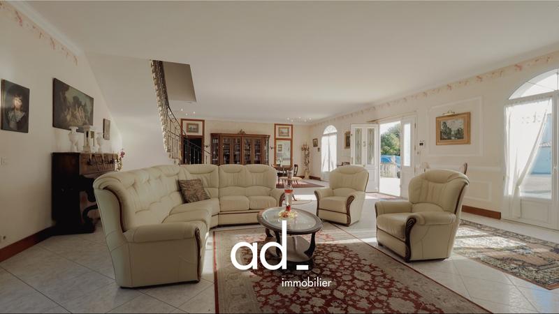 Maison - 210 m² - 5 pièces