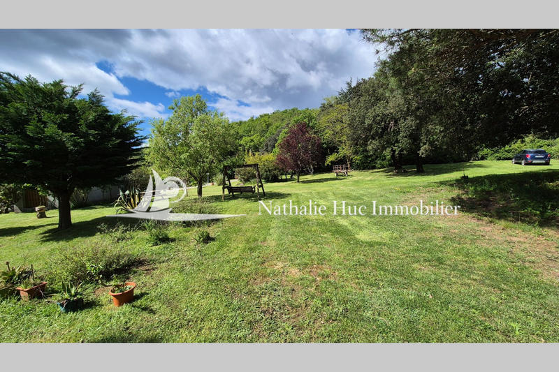 Propriété - 390 m² - 6 pièces