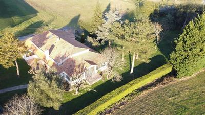 Maison - 210 m² - 6 pièces