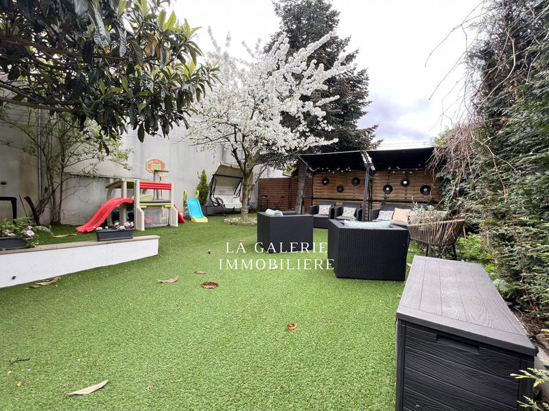 Maison - 186 m² - 8 pièces