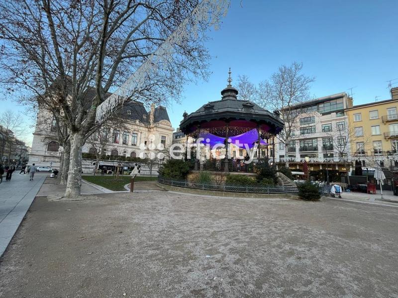 Appartement - 100 m² - 3 pièces