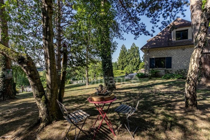 Maison - 220 m² - 6 pièces