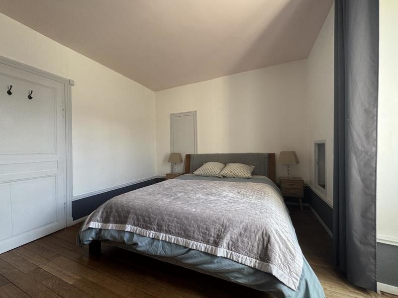 Maison - 280 m² - 10 pièces