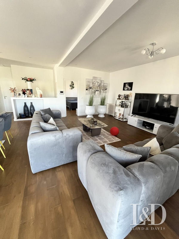 Maison contemporaine - 213 m² - 8 pièces