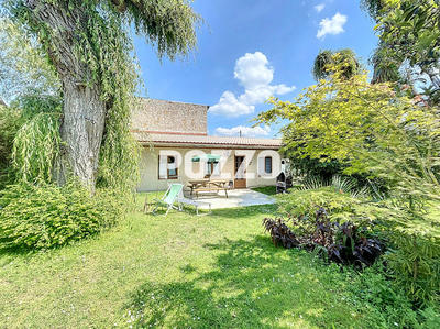 Maison - 2 000 m² - 14 pièces