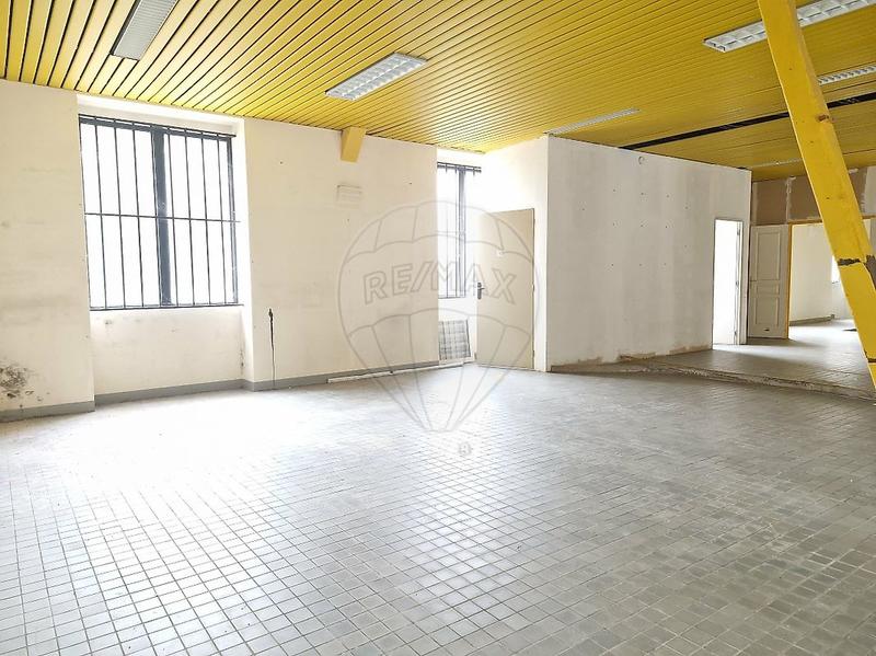Local commercial - 110 m² - 4 pièces