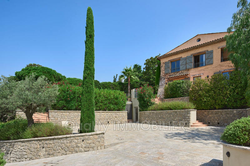 Maison - 236 m² - 6 pièces