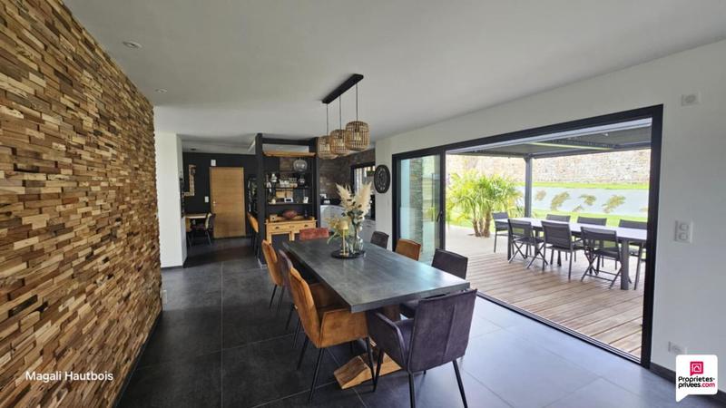 Demeure - 283 m² - 11 pièces