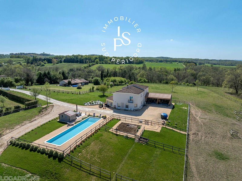 Maison - 245 m² - 7 pièces