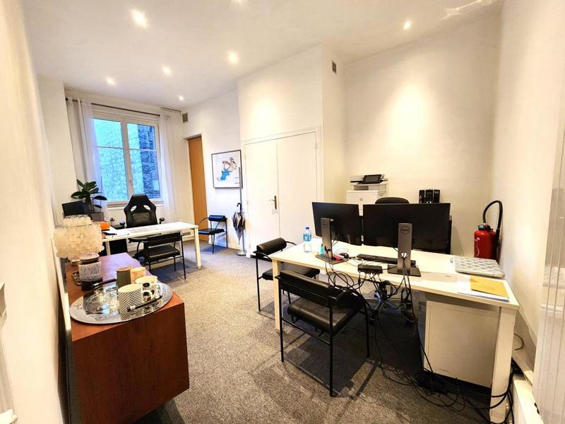 Bureau - 300 m² - 10 pièces