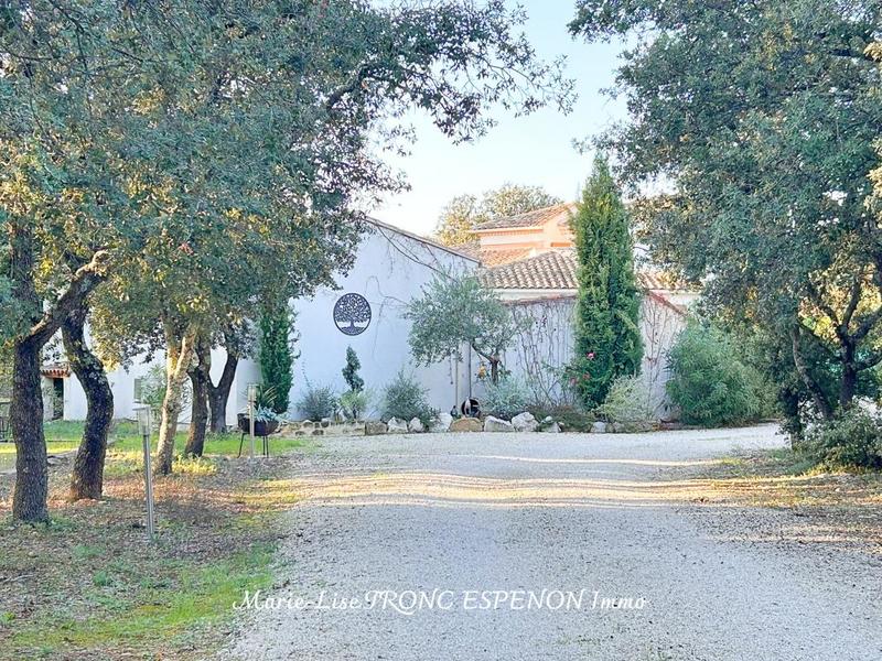 Maison - 210 m² - 8 pièces