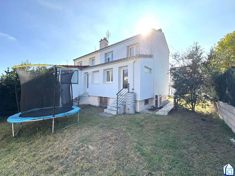 Maison traditionnelle - 88 m² - 4 pièces